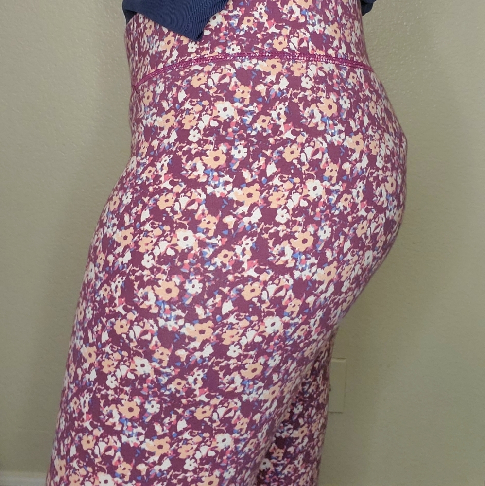 L American Eagle burgubdy and coral floral legging